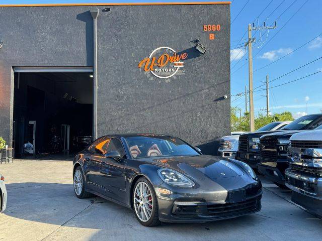 2018 Porsche Panamera 4 AWD photo