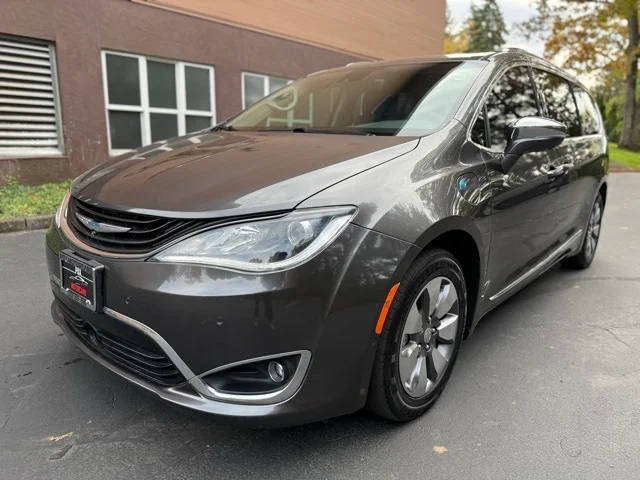 2018 Chrysler Pacifica Minivan Hybrid Limited FWD photo