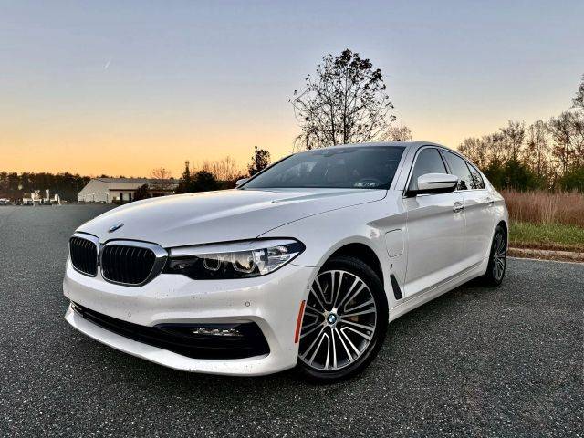 2018 BMW 5 Series 530e xDrive iPerformance AWD photo