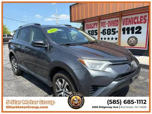 2018 Toyota RAV4 LE AWD photo