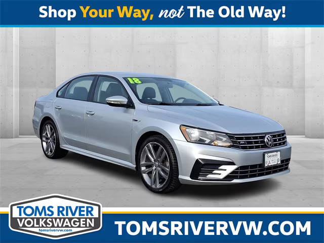 2018 Volkswagen Passat R-Line FWD photo