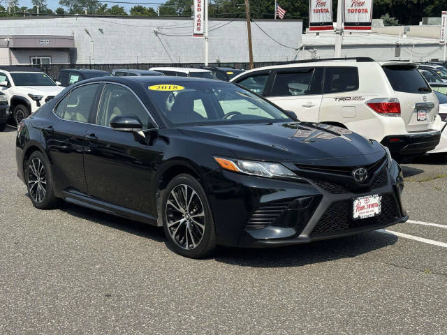 2018 Toyota Camry SE FWD photo