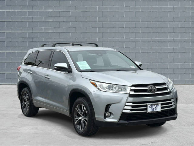 2018 Toyota Highlander LE Plus FWD photo
