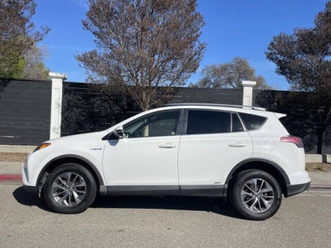 2018 Toyota RAV4 Hybrid LE AWD photo