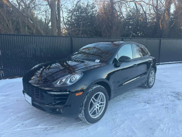 2018 Porsche Macan  AWD photo