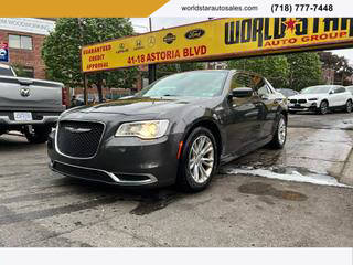 2017 Chrysler 300 Limited RWD photo