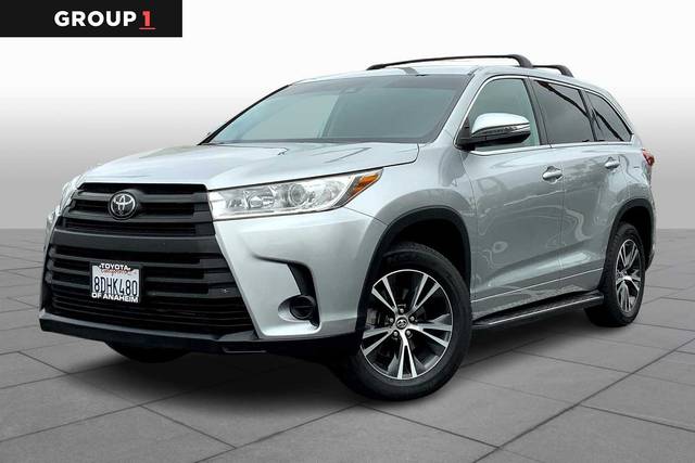 2018 Toyota Highlander LE FWD photo