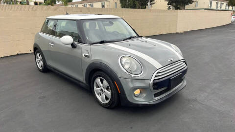 2015 MINI Hardtop 2 Door  FWD photo