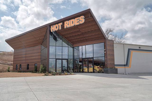 2017 Chevrolet Camaro 1LT RWD photo