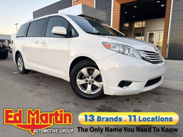 2016 Toyota Sienna LE FWD photo