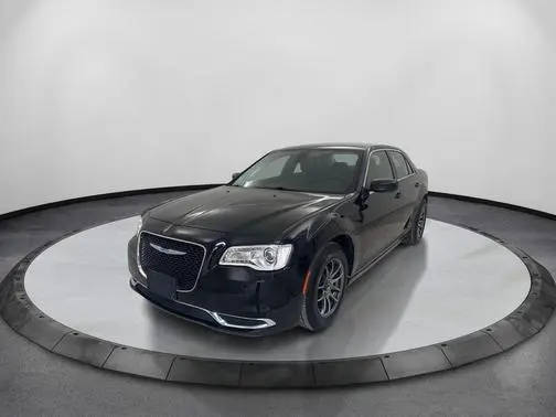 2018 Chrysler 300 Touring RWD photo