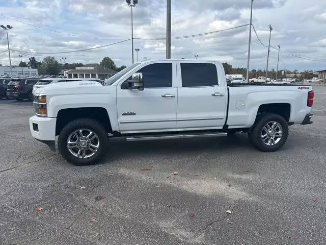 2018 Chevrolet Silverado 2500HD High Country 4WD photo