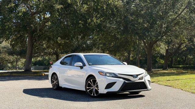2018 Toyota Camry Hybrid SE FWD photo