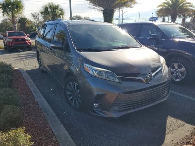 2018 Toyota Sienna Limited Premium FWD photo