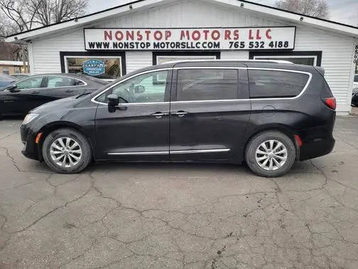 2018 Chrysler Pacifica Minivan Touring L FWD photo