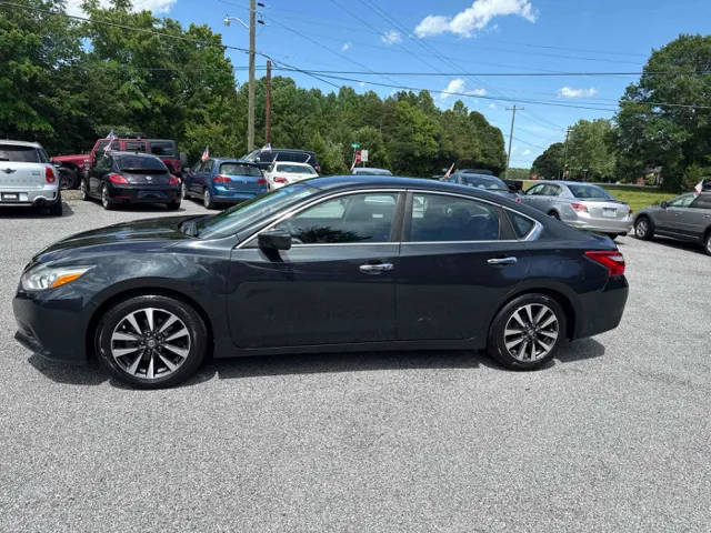 2017 Nissan Altima 2.5 SV FWD photo