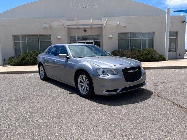 2017 Chrysler 300 Limited RWD photo