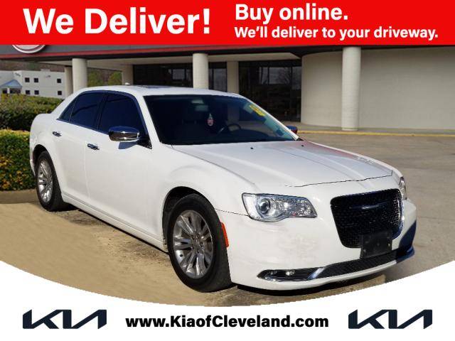 2017 Chrysler 300 300C RWD photo