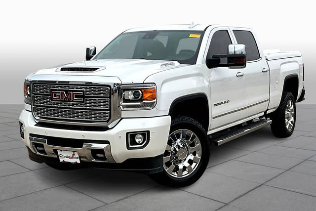 2018 GMC Sierra 2500HD Denali 4WD photo