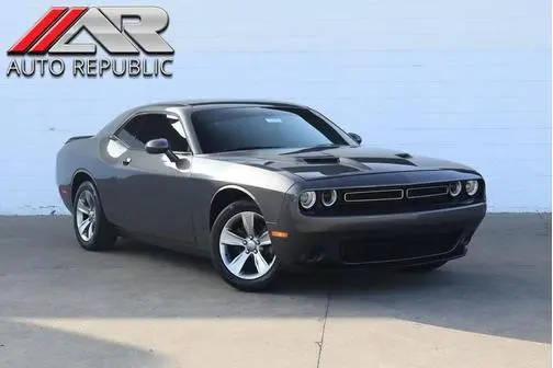 2018 Dodge Challenger SXT RWD photo