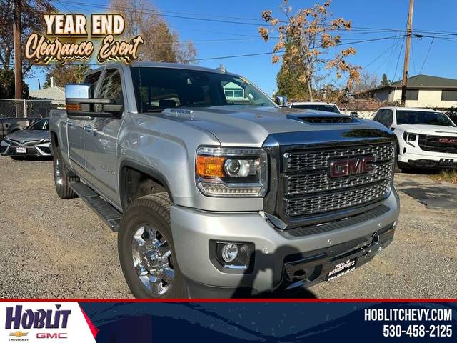 2018 GMC Sierra 2500HD Denali 4WD photo