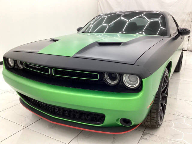 2017 Dodge Challenger SXT RWD photo