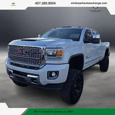 2018 GMC Sierra 2500HD Denali 4WD photo