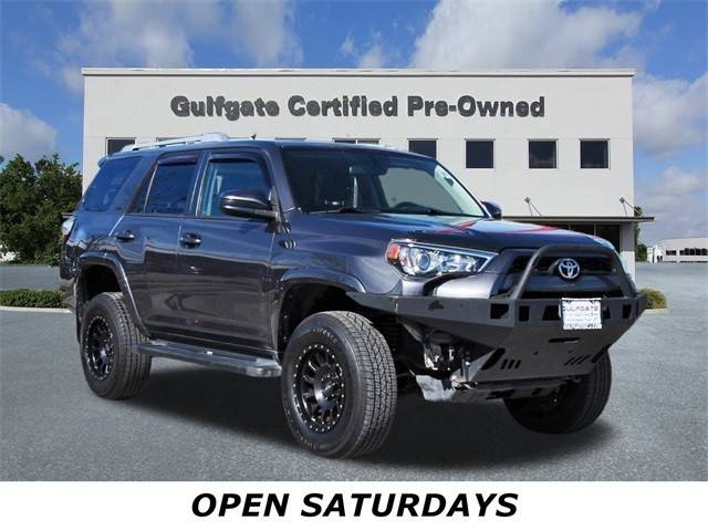 2018 Toyota 4Runner SR5 4WD photo