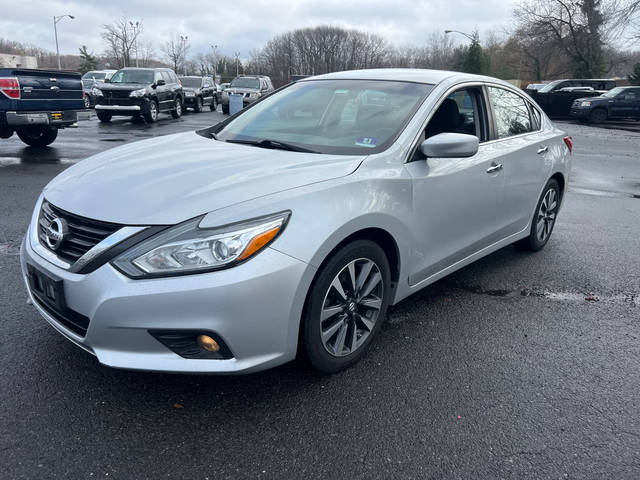 2017 Nissan Altima 2.5 SV FWD photo