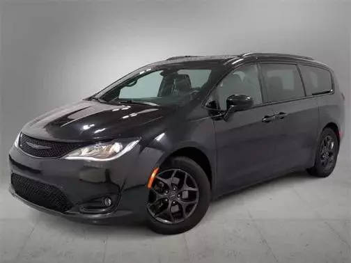 2018 Chrysler Pacifica Minivan Touring L Plus FWD photo