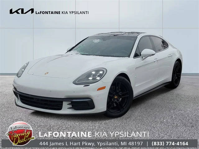 2018 Porsche Panamera  RWD photo