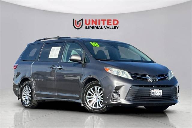 2018 Toyota Sienna XLE FWD photo