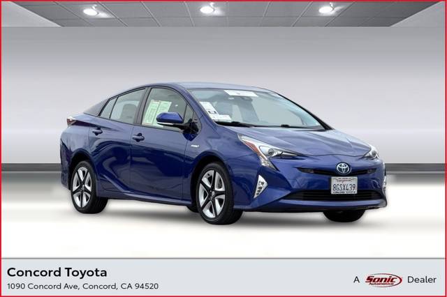 2018 Toyota Prius Three Touring FWD photo
