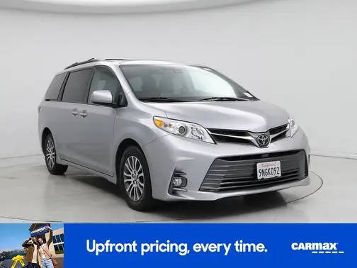 2018 Toyota Sienna XLE FWD photo