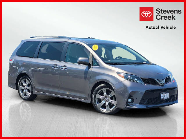 2018 Toyota Sienna SE FWD photo