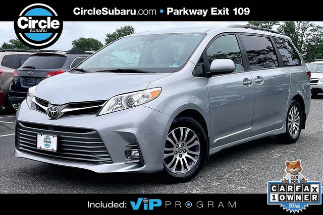 2018 Toyota Sienna XLE FWD photo