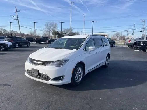 2018 Chrysler Pacifica Minivan Touring L Plus FWD photo