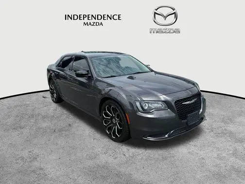 2018 Chrysler 300 Touring RWD photo