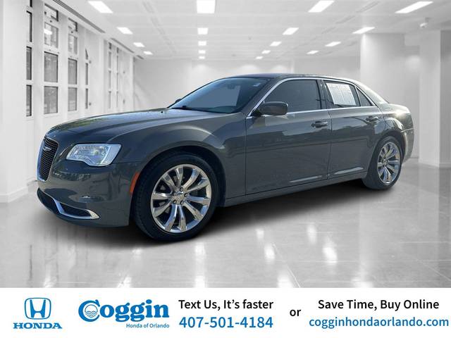 2018 Chrysler 300 Touring L RWD photo