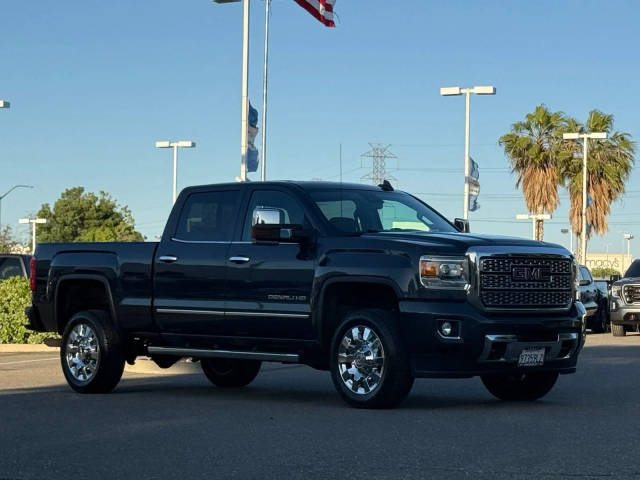2018 GMC Sierra 2500HD Denali 4WD photo