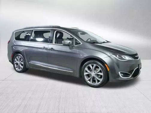 2018 Chrysler Pacifica Minivan Limited FWD photo