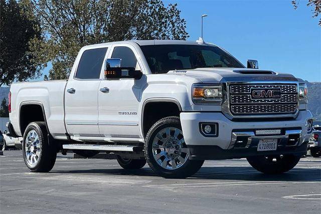 2018 GMC Sierra 2500HD Denali 4WD photo