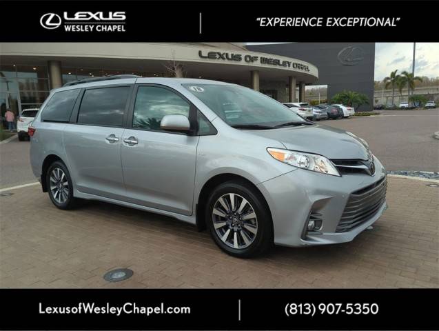 2018 Toyota Sienna XLE AWD photo