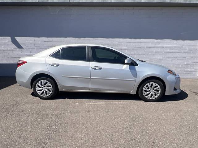 2018 Toyota Corolla LE FWD photo