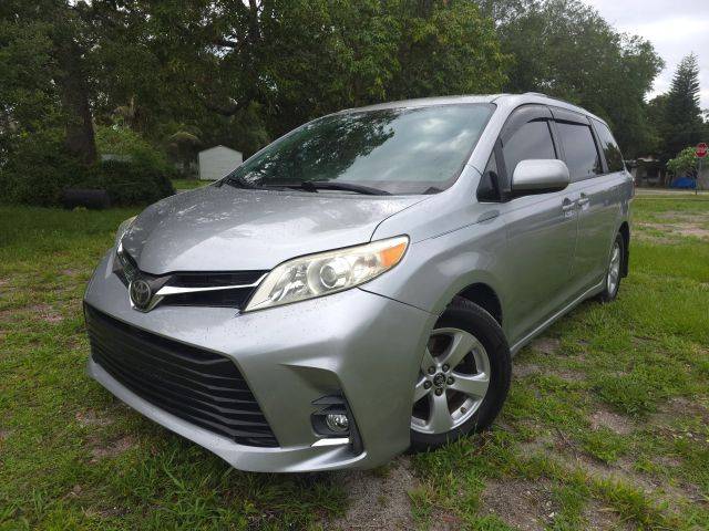 2018 Toyota Sienna LE FWD photo