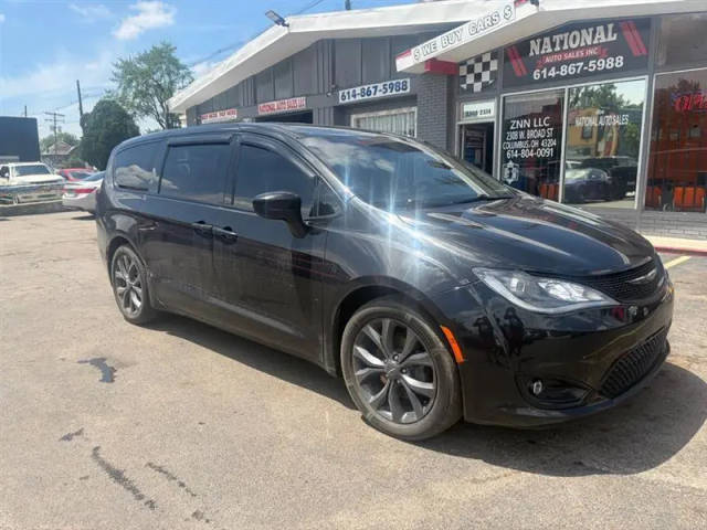 2018 Chrysler Pacifica Minivan Touring Plus FWD photo